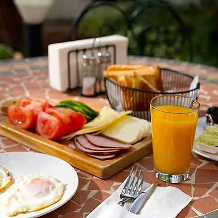 Hotel Semiramis Boutique & *